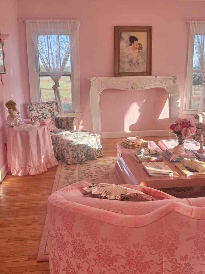 Can you tell florals are my favorite print 🤭🌸 #pink #pinkinterior #livingroominterior #chair #rugcarpet 
