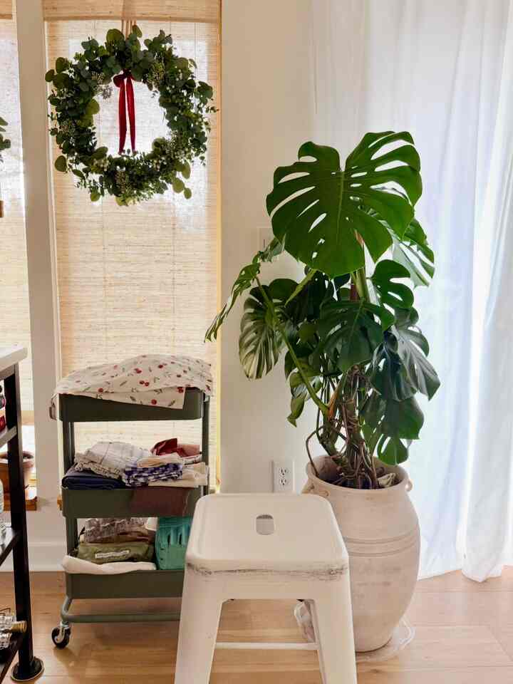 Kitchen linens were neatly organized in the utility cart.
#kitchen #linen #modern #natural #warm 