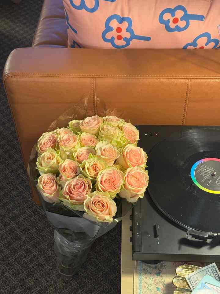vintage pink rose bouquet 🌷

#livingroom #flower #flowerdeco 