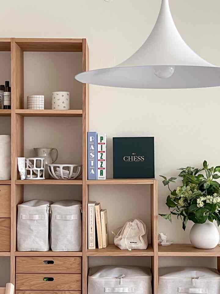 Loving the classic green on this chess set. It's one of the best home decor finds under $50. The deep green pairs so nicely with wood too.


#woodenfurniture #WoodInterior #wood #muji #book #bookshelf #bookshelfinterior #livingroominterior #livingroom #livingroomdecoration 