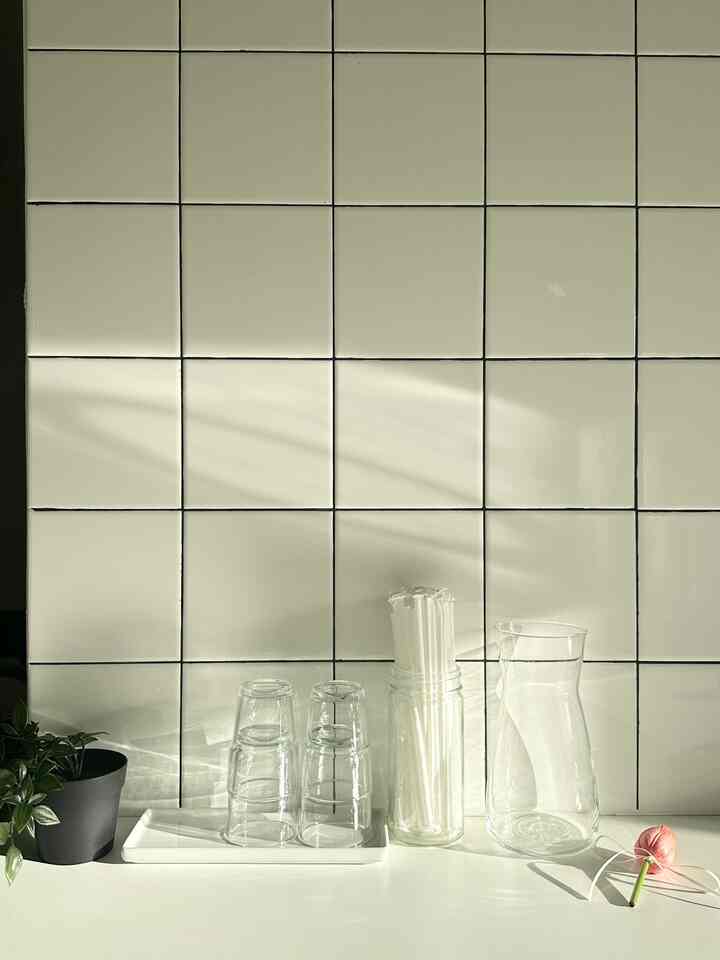 I changed cup for water from Ikea !
It is only $2.99 for set of 6 ! 
So strong, dishwasher safe and easy to handle 
Really recommend ☺️

#ikea #ikeaitem #ikeacup #kitchen #glasscup #cup #glassvase #tray #ceramictray #homecafe #cafe 