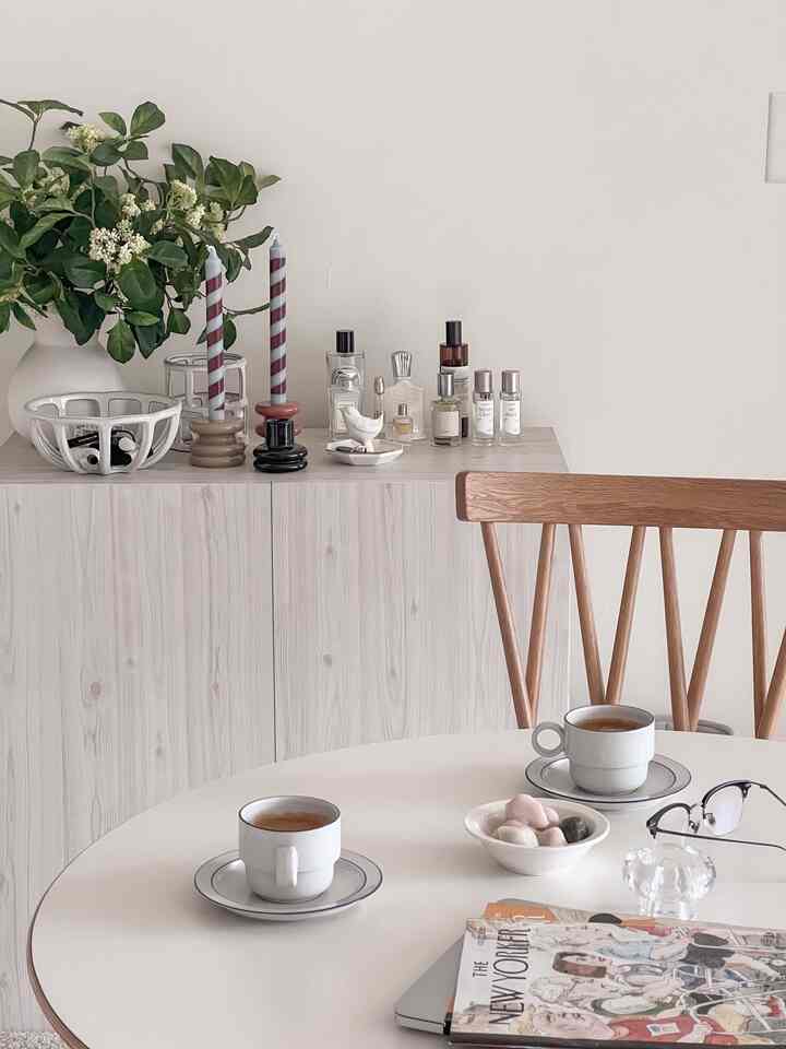 Added a pop of color to my all-white living room with some candy cane candles. Just 50 bucks can totally brighten up a space!


#candle #candlestick #whitewoodinterior #whitewood #whiteinterior #livingroominterior 