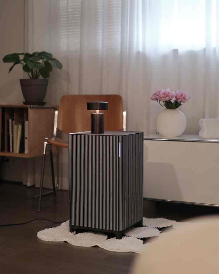 A small but cozy living room decor. 


#livingroom #livingroominterior #livingroomdecoration #lamp #lighting #lightinginterior #rug #vase #flower #flowerinterior #vintagechair #magazinerack #castelli #chair #airpurifier #samsung 