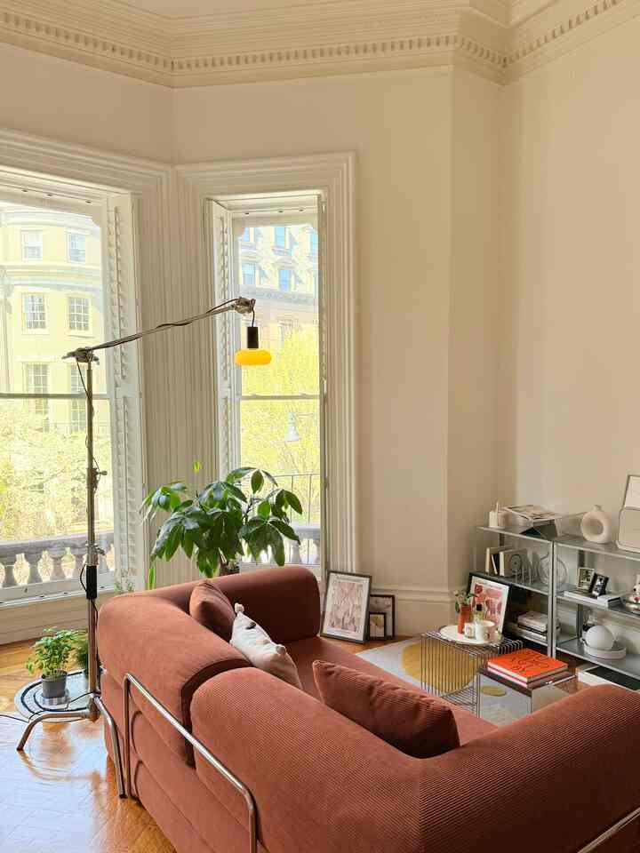 New DIY/Dupe project: an Amazon stainless steel C-stand with Ikea Molnart donut bulb! Added a bit of edginess but still cozy indirect light source to the living room #diy #dupe #cstand #light #livingroominterior #industrial #photography 