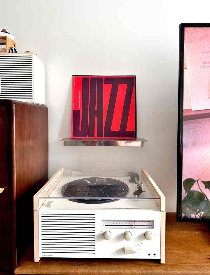 Drop the needle. Let the room fill with rhythm! Jazz in spring
#NowSpinning #JazzVibes #VinylMood #LafayetteNY #Livingroom