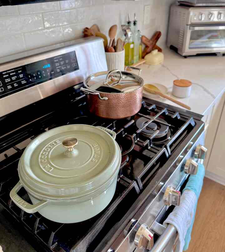 おしゃれに料理しなきゃ。✨ すごく幸せな気分になる！ #kitchen #staub #modern #clean #natural #cook #cooking