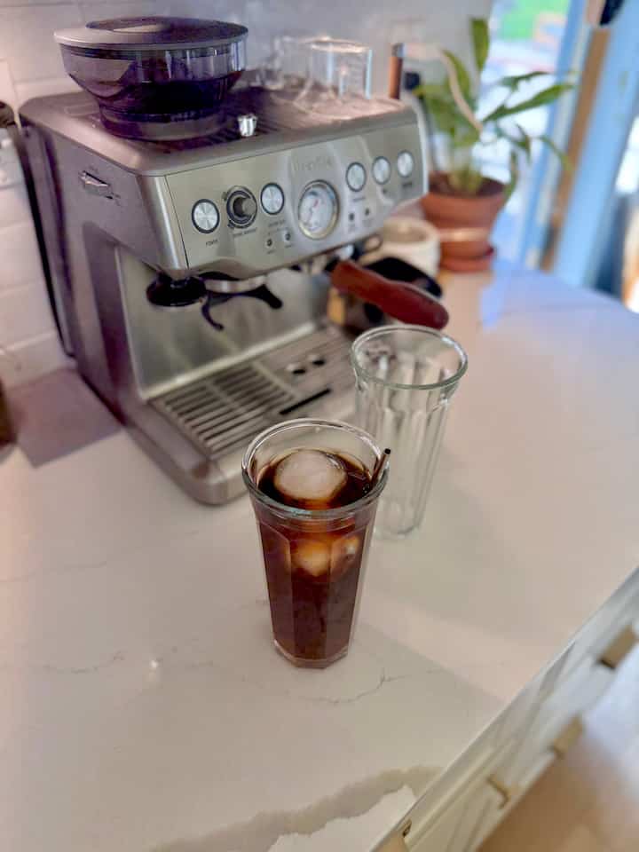 If you’re a coffee enthusiast like me, this glass is an excellent choice for you! Perfect for a iced coffee and smoothies.
#kitchen #cup #glassware #workingglass #coffee #homecafe 