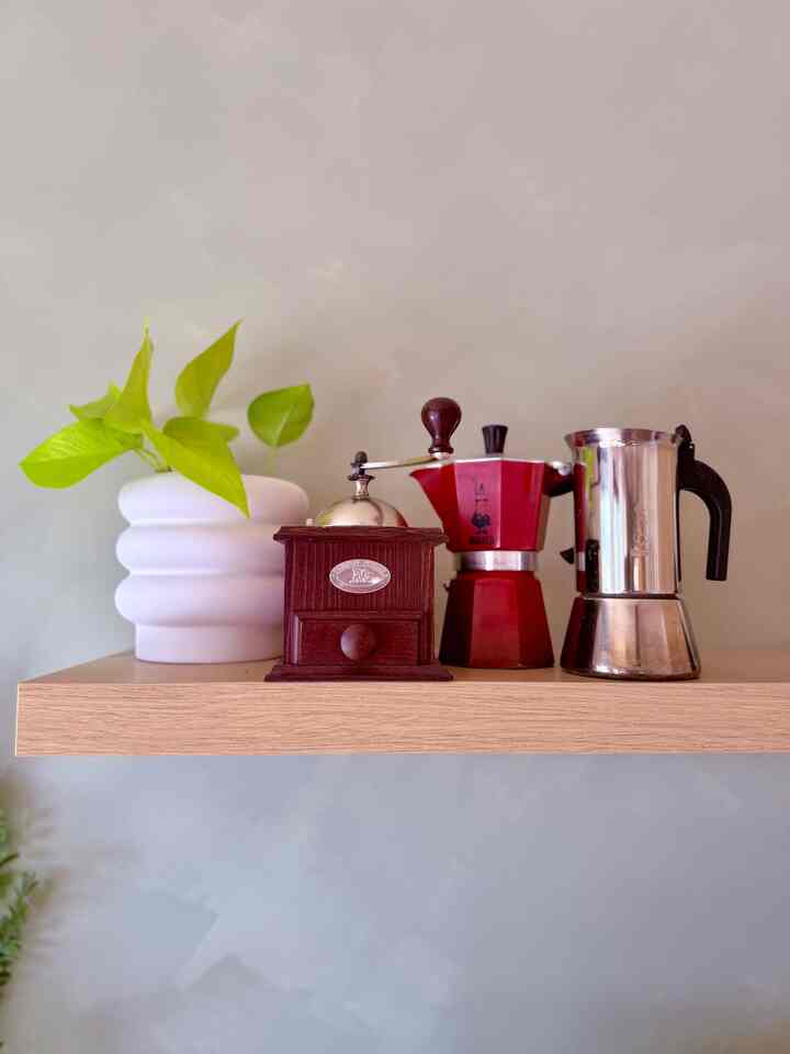 A Coffee lover’s shelf.☕️ 
#homecafe #coffee #bialetti #mokapot #natural #modern