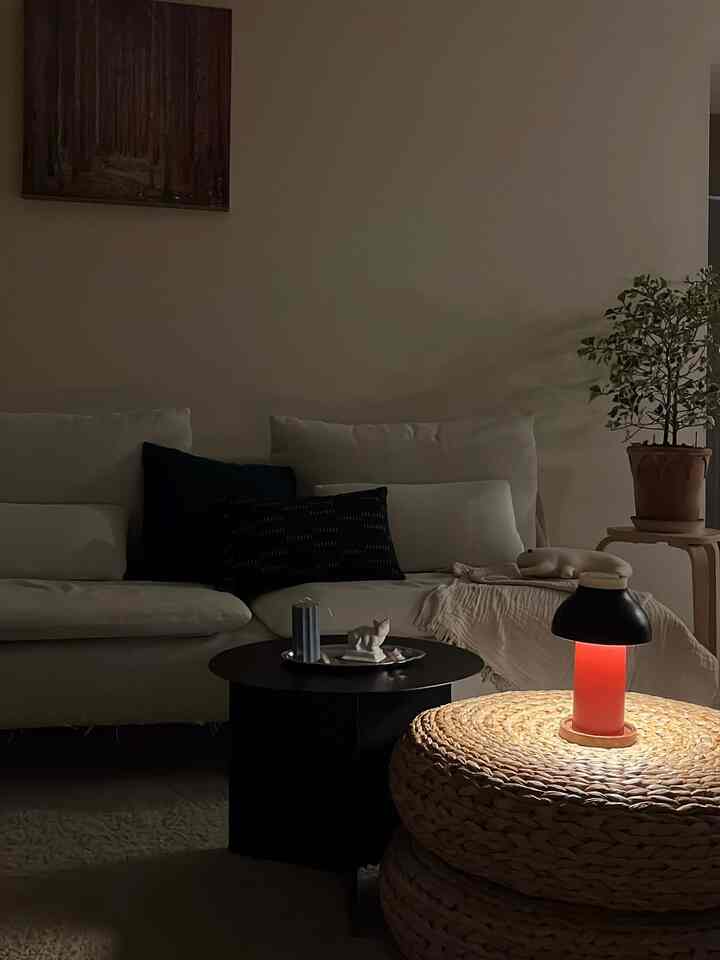 Good night! ✨🤍😇

#Sofa #lamp #sidetable #ikea #hay #walldeco