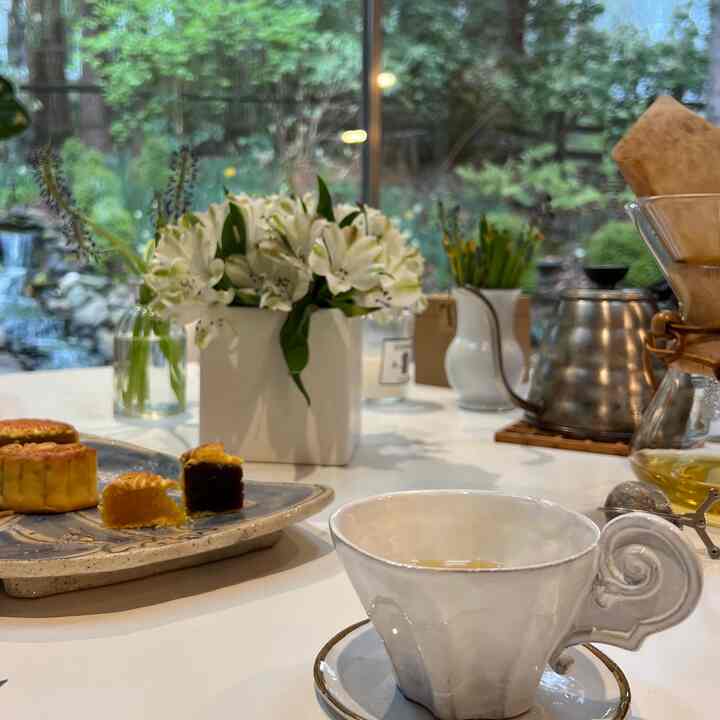 Diningroom decor #teacup #astierdevillatte #sasrinentable #teacup #teaplate #diningroom 