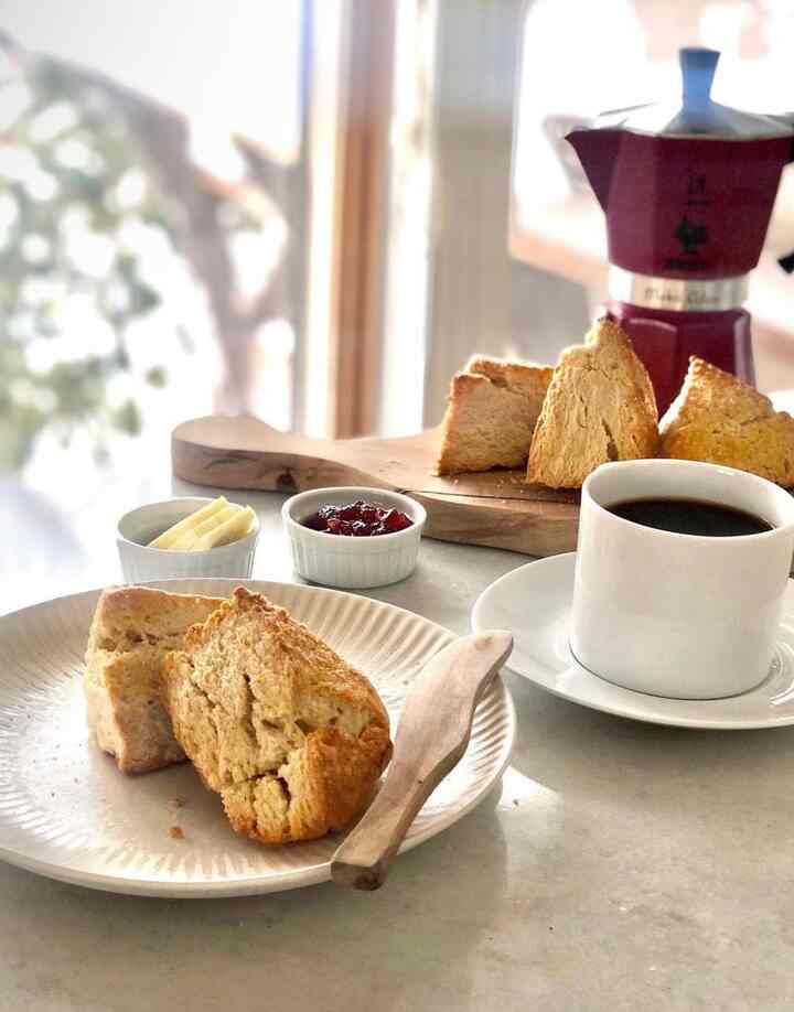 Homemade cream scones and coffee..☕️ 
#homecafe #bialetti #coffee #morning #baking #scone 