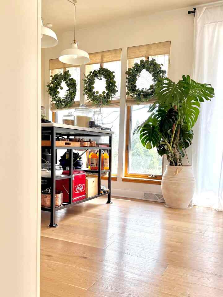 A different view of my kitchen, bathed in the warm glow of natural light filtering through the tall windows.
#kitchen #light #warm #natural #bright #calm #cozy #modern 