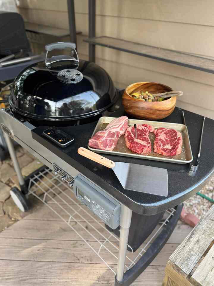 Time to grill outside!🥩☀️
#grill #weber #outdoor #camping #barbeque #grilling 