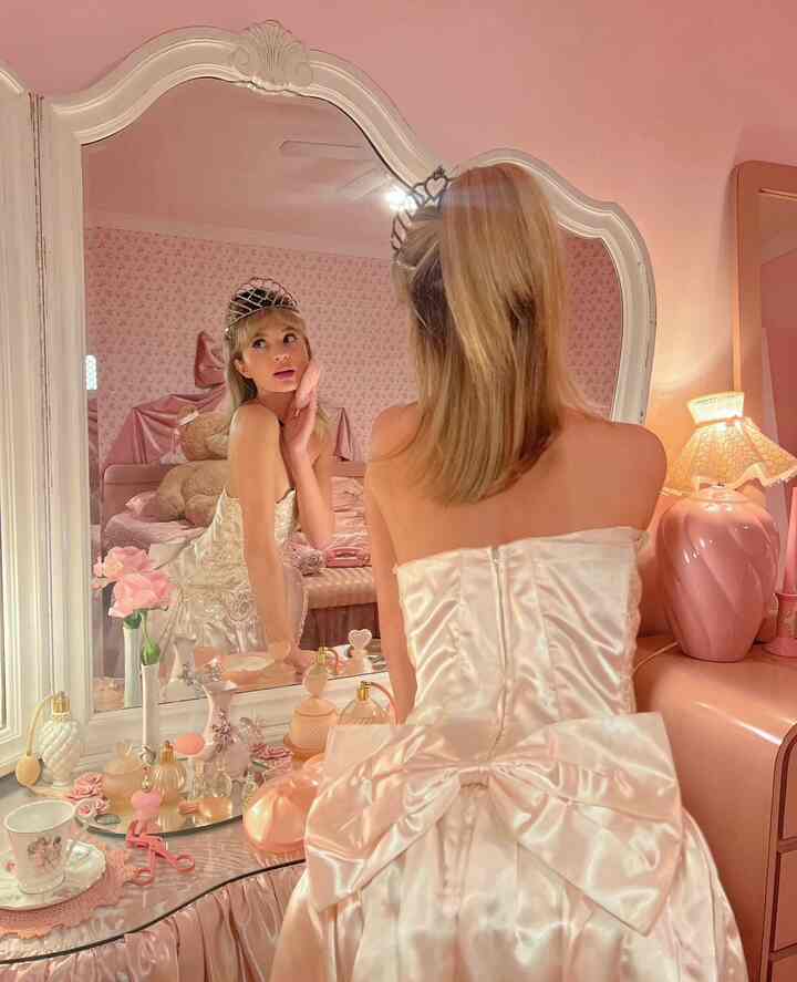 My old princess vanity 🎀🌸🦢 #pink #satin #vanity #bedroom #vintage 