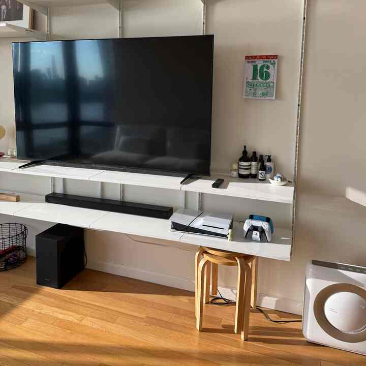 Bayangan pukul 5 sore #city #cozy #shelving