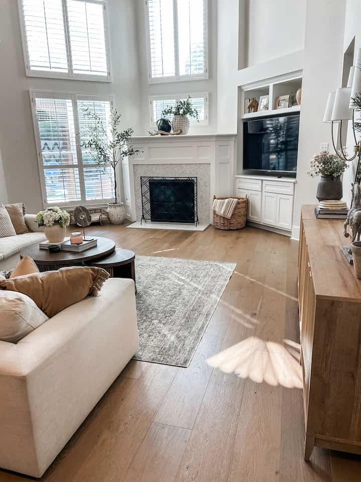 Love when the evening light hits our living room! #sunset #livingroom #familyroom #neutralhome 