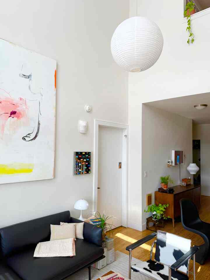 Today’s sunny duplex view ☀️
#sunlight #sunny #duplex #duplexinterior #mcm #cozy #eclectic #wallart #artwall #clean #warm #warmfeeling #colorofhouse 