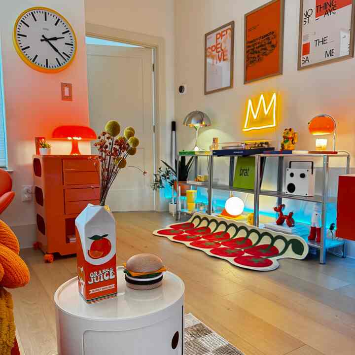 So many maximalist and fun objects here make it impossible to not be happy!
#maximalist #HappyHouse 