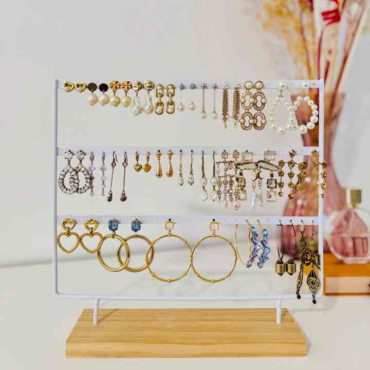 Peace of mind is knowing exactly where your favorite earrings are 🥰

#organize #organized #organizingtips #storage #spring #jewelry #cozy #cozyhome #homedecor #interior #집꾸미기 #인테리어 