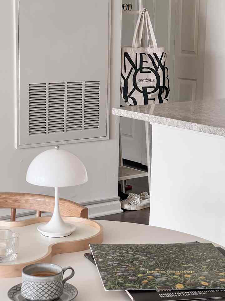 This muted green vinyl is a decoration in itself. I found one that brings a touch of spring just by placing it where it can be seen at home!


#vinyl #vintagecup 