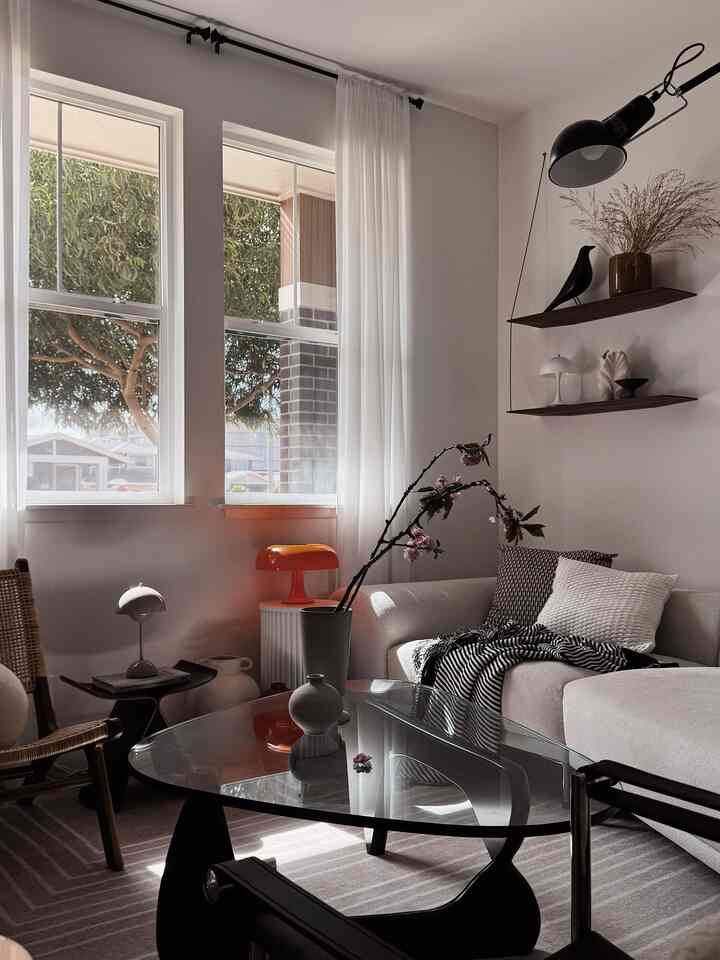 Spring Sunlight ☀️

#livingroominterior #livingroom #livingroomdecoration #coffeetable #stool #lamp #lighting #lightinginterior #flower #flowerinterior #couchsofa #couch #shelf #interiorgoods #rug #spring #springinterior 
