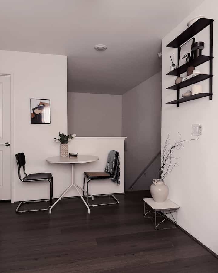 Black point living room interior🖤


#livingroominterior #livingroom #livingroomdecoration #shelf #shelfdecor #roundtable #blanket #vase #Cescachair #thonetchair #chair #theposterclub #poster #posterframe #eamestable #lowtable 