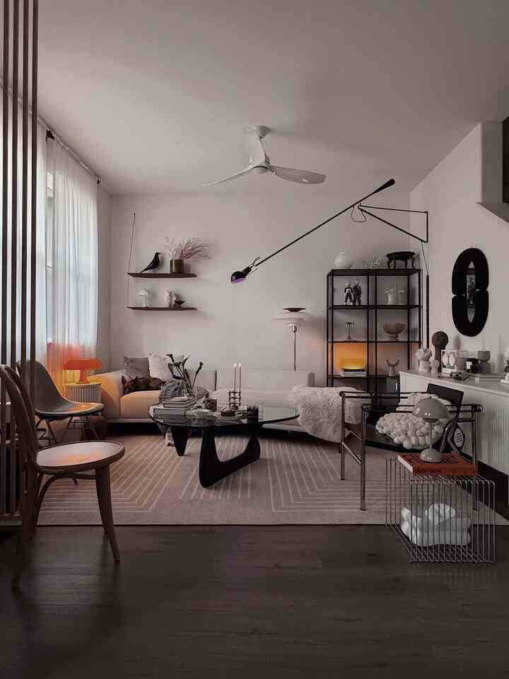 Ruang tamu dengan nuansa oranye 🧡

#ruangtamu #livingroominterior #livingroomdecoration #lightinginterior #lighting #lamp #moodlighting #loungechair #chair #vintagechair #rug #coffeetable #shelf #shelfinterior #shelfdecoration #midcentury #midcenturymodern #homedecor