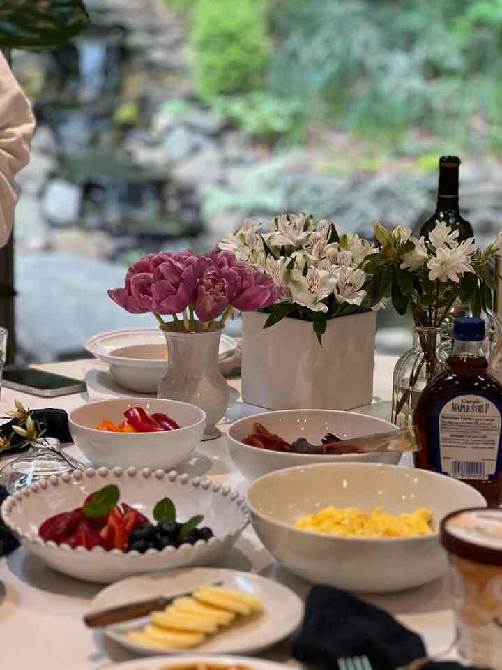 B r u n c h 💛 #brunchtable #tabledecor #homecafe #tabledecoration #brunch #diningtable #diningroom #diningroomdecor 