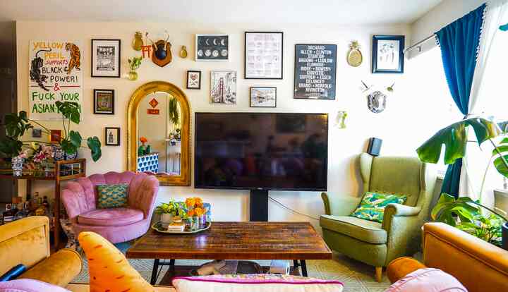 🏠City Living: 750 sq ft love letter to vintage and curated objects