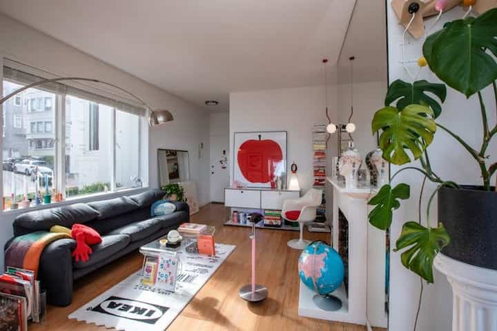 🏠 Inside a 500 sq ft apartment where intuition decorates better than rules