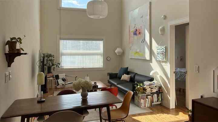 🏠 A look into a loft apartment where Korean roots meets modern design 