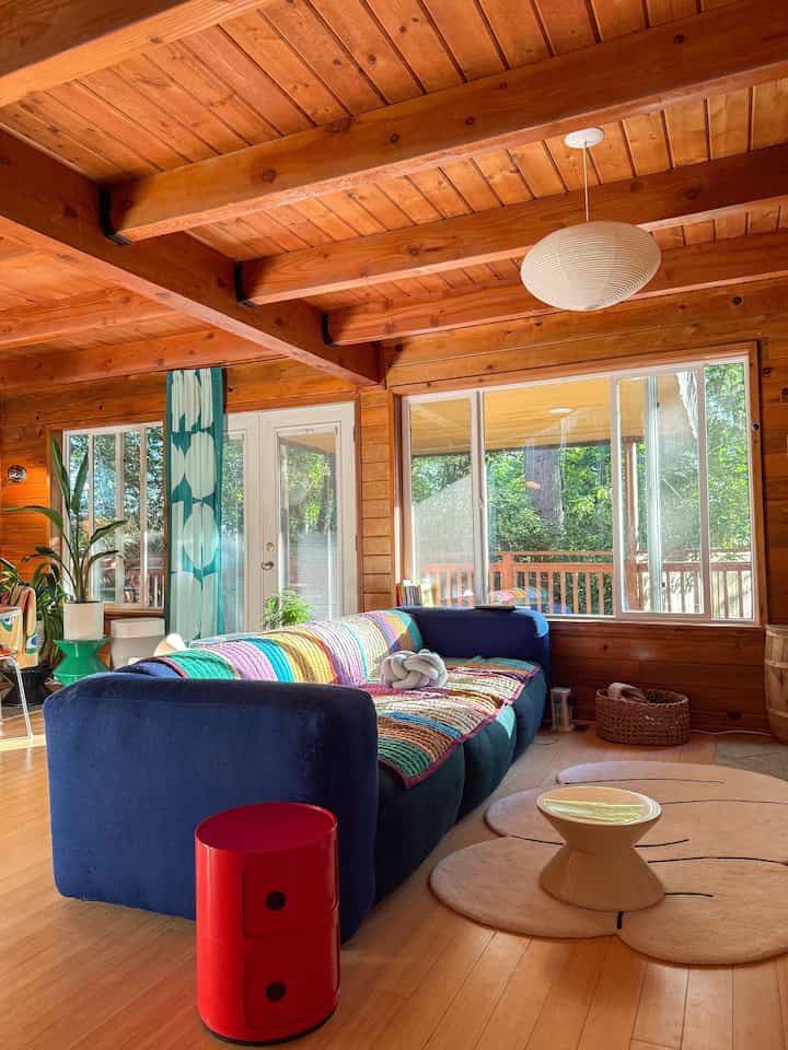 🏠Inside a Quirky Vintage Seattle Home Where Slow Design Meets Playful Style