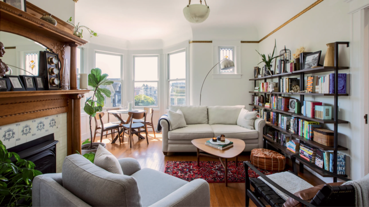 🏠City Living: Inside a cozy and historic 100 year old 1556 sq ft Victorian home