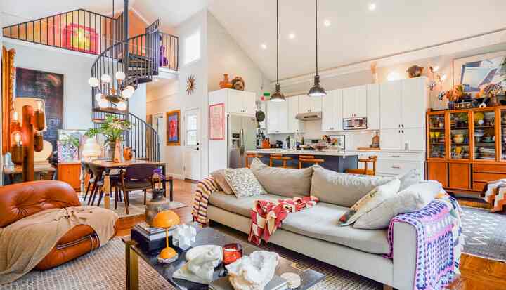 🏠City Living: Inside a lofted vintage and eclectic Victorian 1800 sq ft home