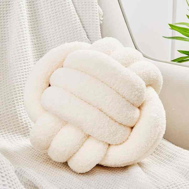 Uvvyui Knot Pillow Ball (18 colors)