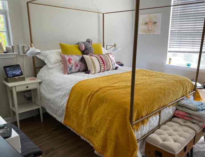 Love the pop of mustard yellow!  It really brightens up the room. #bedroomdesign #colorpalette #homestyle