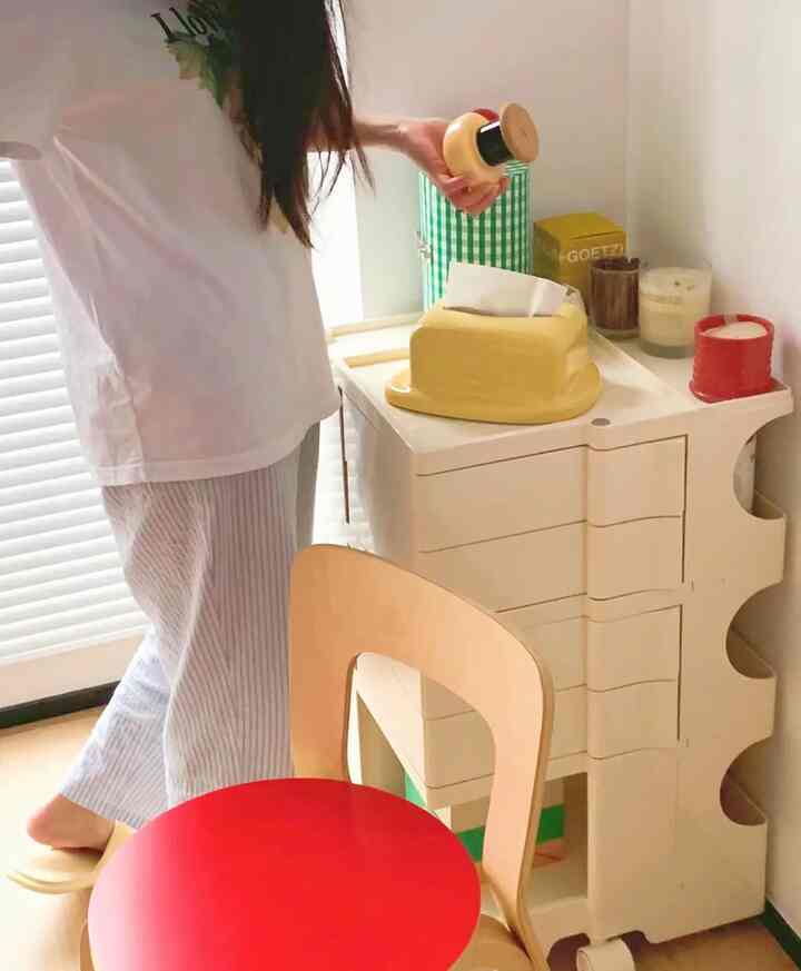 A great morning for a cozy corner along with this side table that offers plenty of storage space. #morningroutine #cozycorner #homeinspo #sidetable