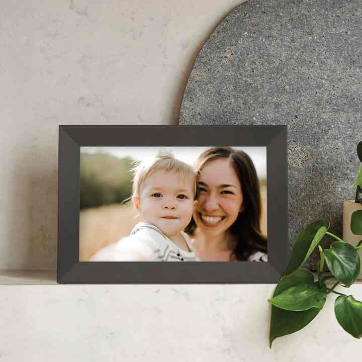 Aura Carver Digital Picture Frame