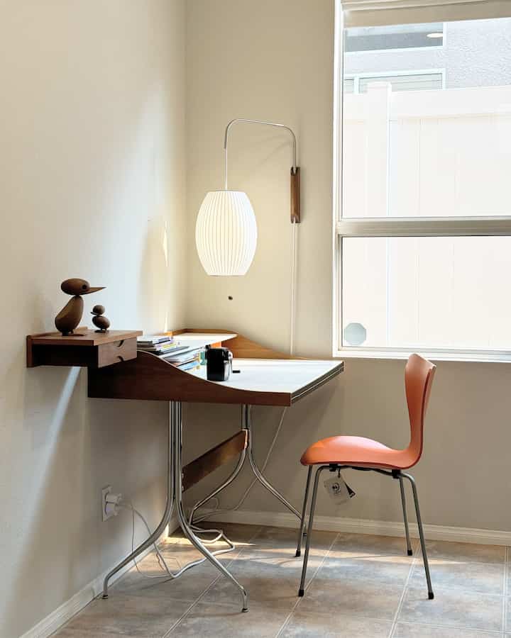 Obsessed with walnut 🤎 
#woodenfurniture #midcenturymodern #mcm #walnutinterior #homedecor 