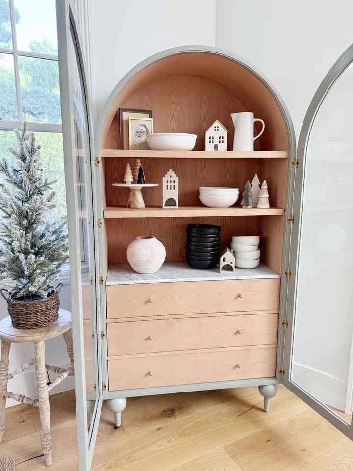 Christmas dexof styling in cabinet. #christamsdecor #christmasshelfie #santaart #archedcabinet 