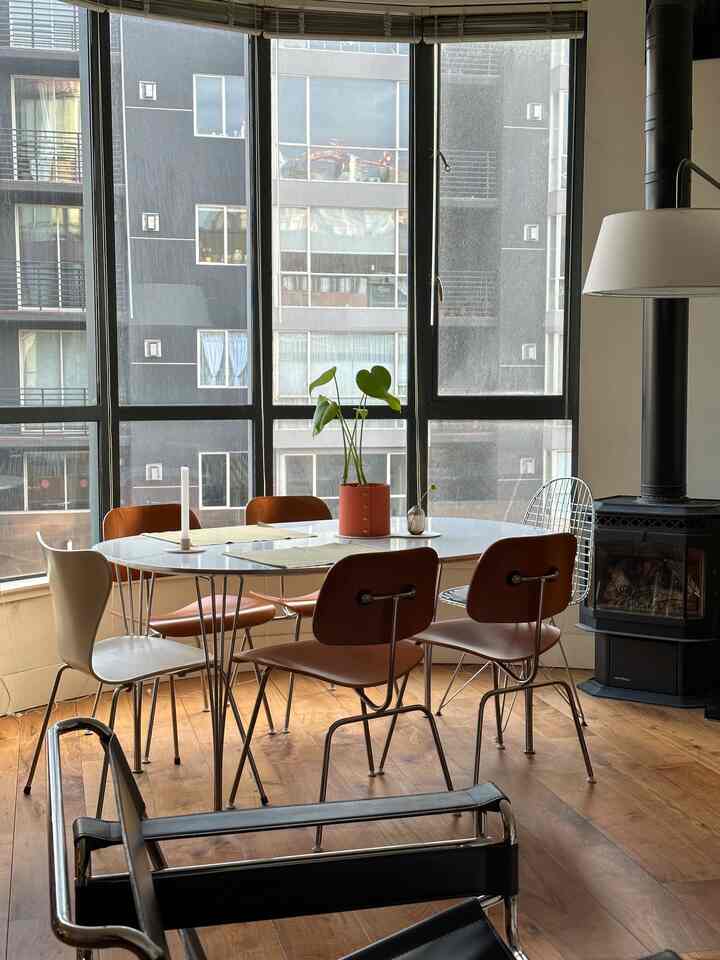 Gloomy dining area ☁️
#diningroom #diningtable #diningroomdecor