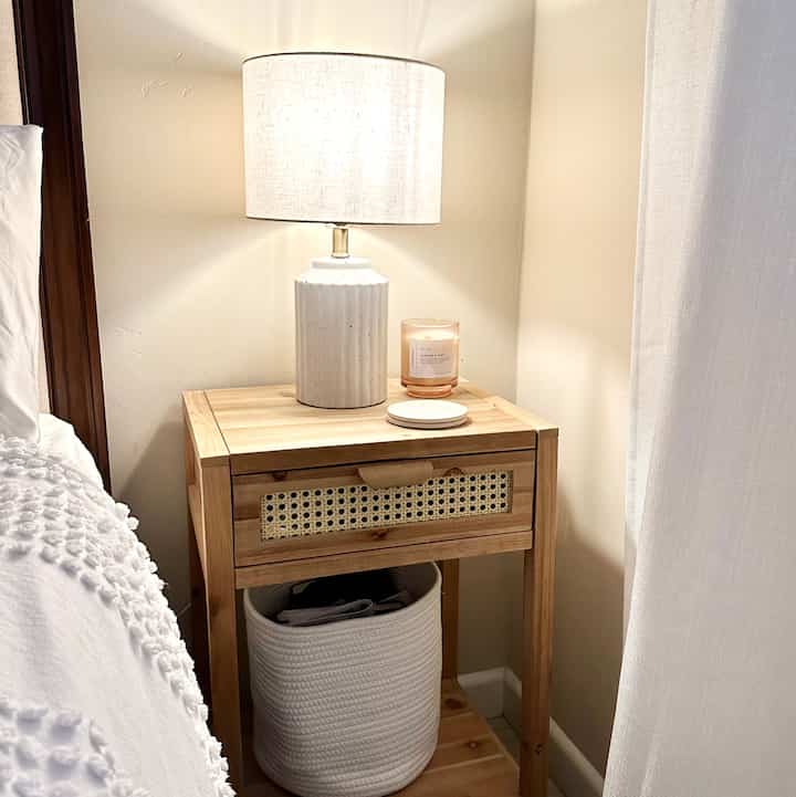 Night Stand decor :)  Love the different textures in this corner. #nightstand #endtable #lamp #rattan 