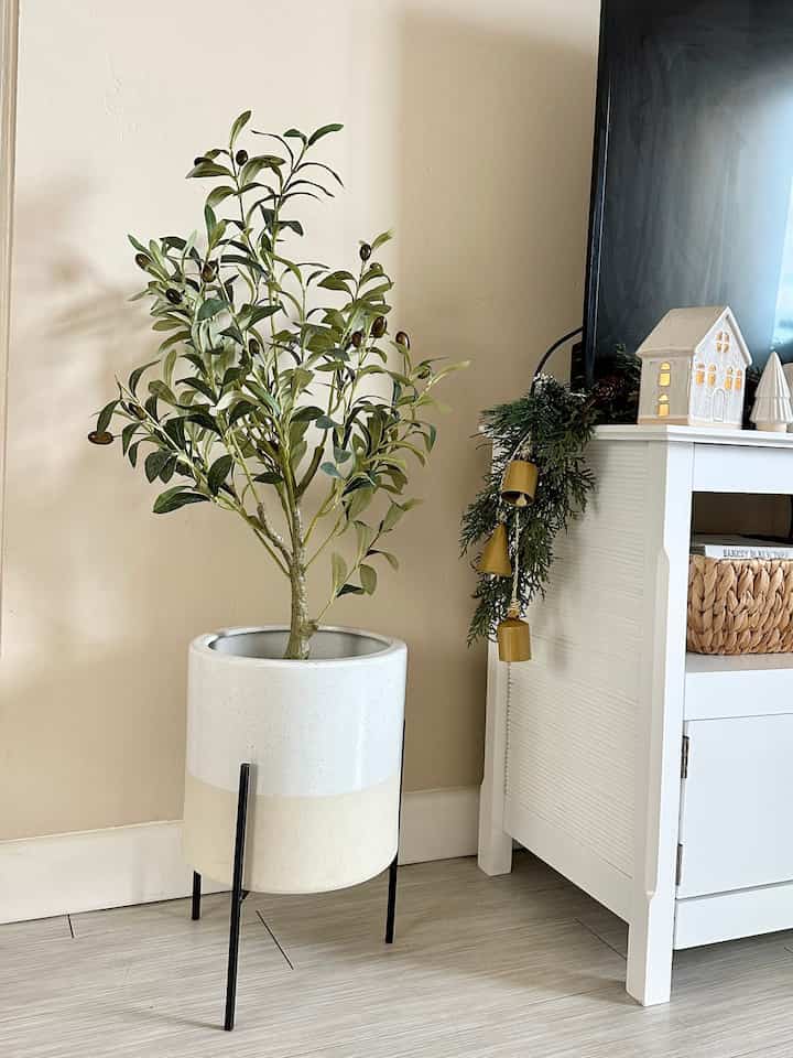 Realistic looking faux olive tree plant #olivetree #plants #plantstand #plantpot 