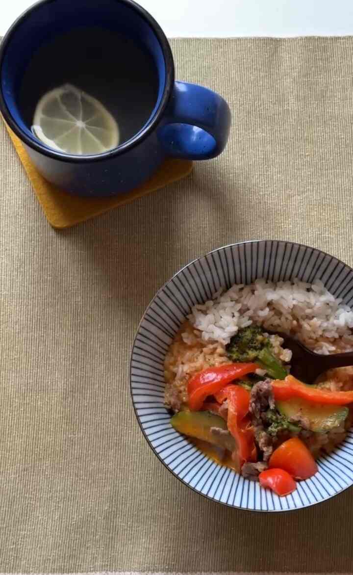 How I stay cozy on rainy days
#cozyhome #rainyday #diningtable