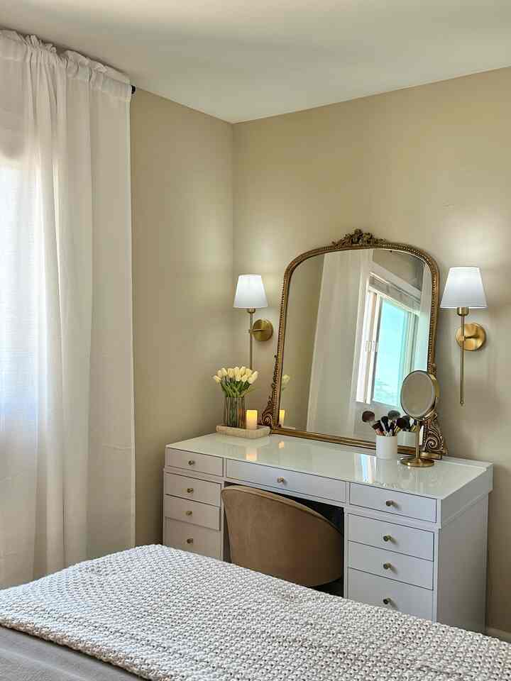 Happy place where I get ready and unready each day 😊 #makeupvanity #vanity #mirror 