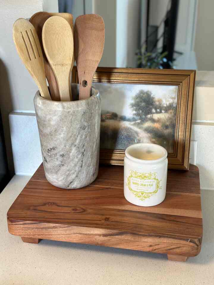 Kitchen counter decor #kitchendecor #marble #vintageart #painting 