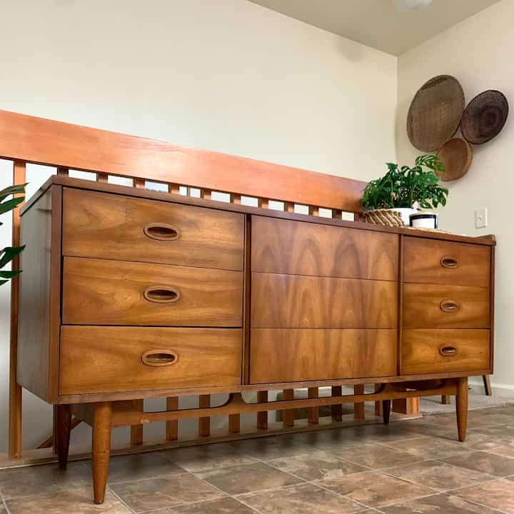 My favorite stain? Honey by Minwax. These are 3 dressers I used that stain on. I absolutly love it! #dresser #Mid-CenturyModern #refurbish
