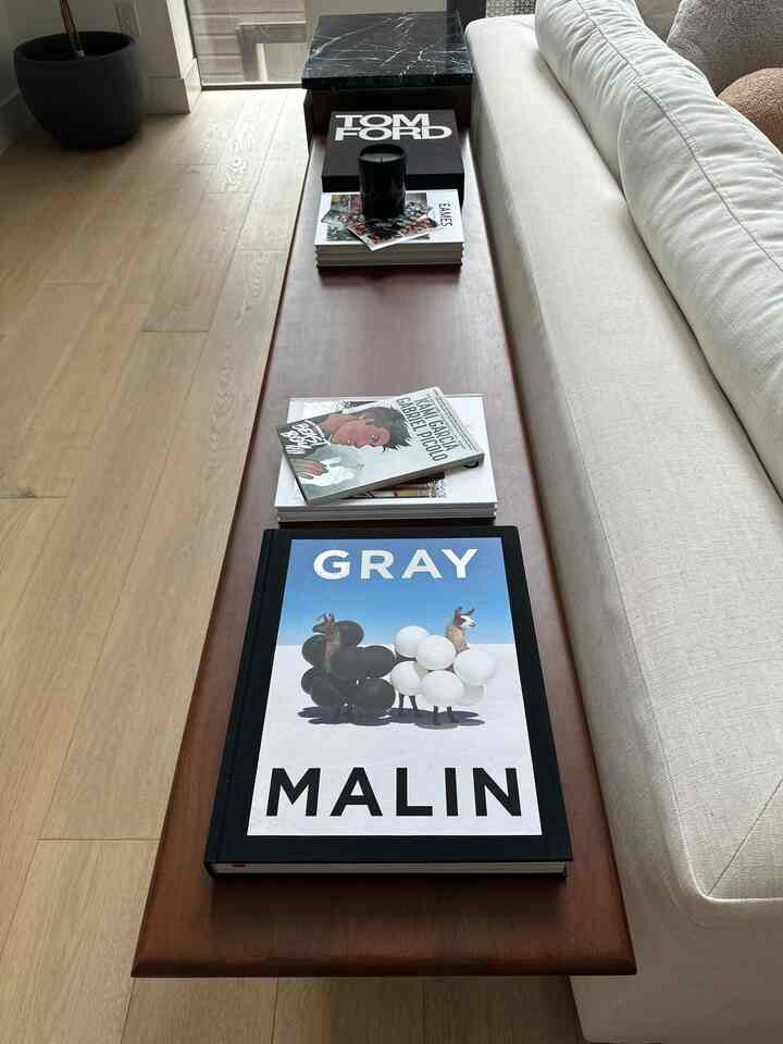 Bench used as a table! #books #homedecor