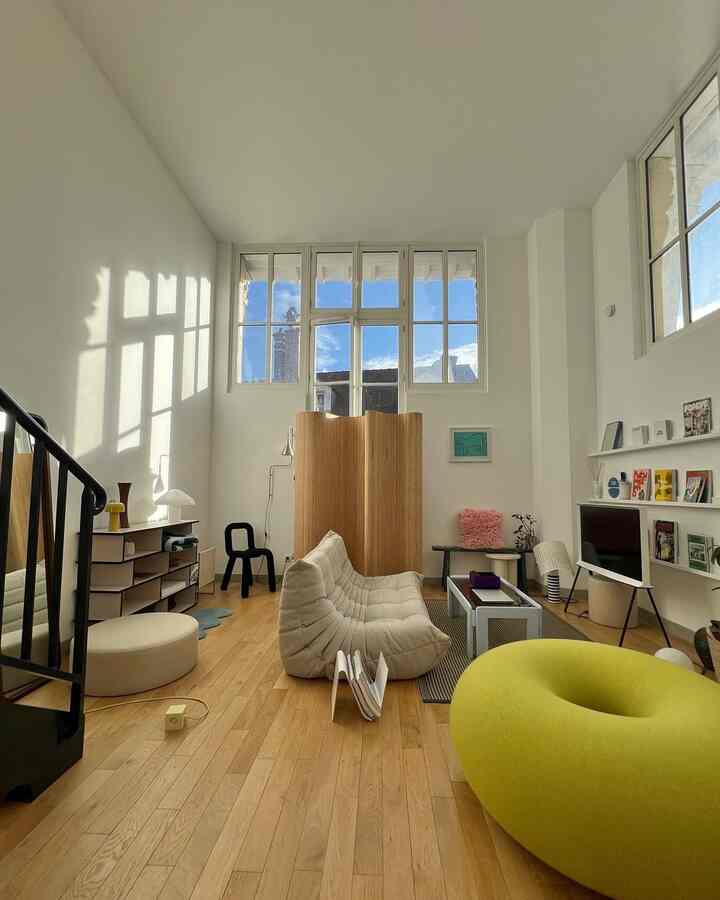 Cheering up with the bright vibes in my living room! ☀️🌿 #BrightSpaces #HomeSweetHome #whitewoodinterior 



