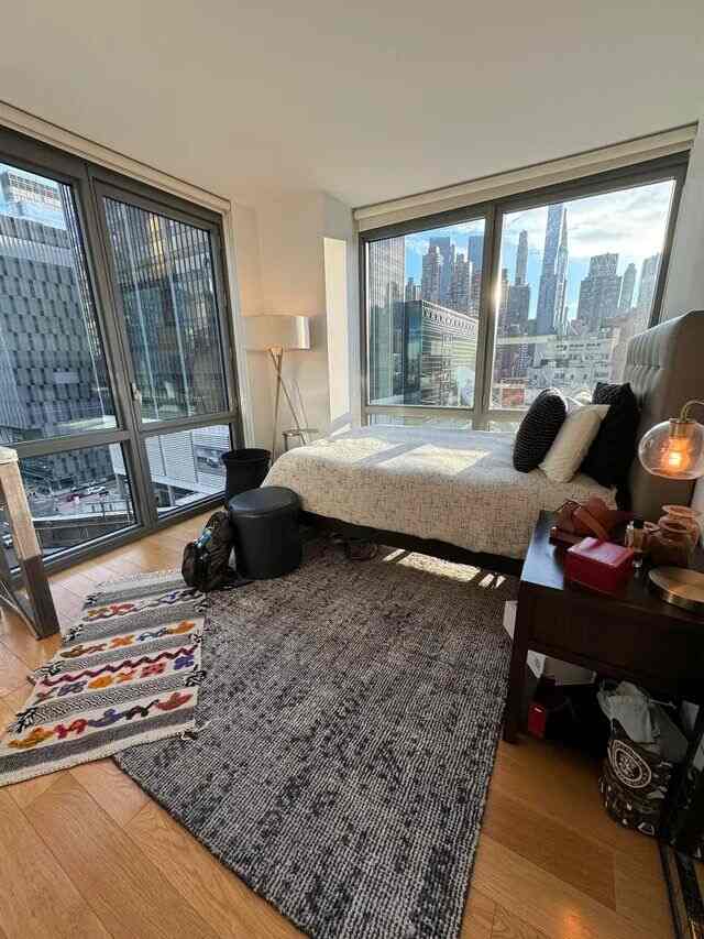 Homeoffice with a city view! It’s pays to have a nice view 
Credit:@Gpardo93 #cityview #homeoffice #moderninterior #Mid-CenturyModern 